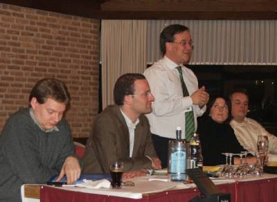 Armin Laschet, Minister f�r Generationen, Familie, Frauen und Integration des Landes NRW spricht vor dem Kreisvorstand. 